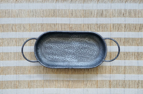 BANDEJA METALICA MEDIANA OVALADA DISEÑO