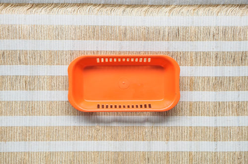 BANDEJA PLASTICA MEDIANA NARANJA RECTANGULAR