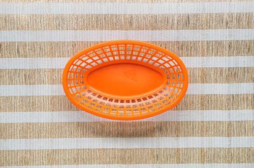 BANDEJA PLASTICA MEDIANA NARANJA OVALADA