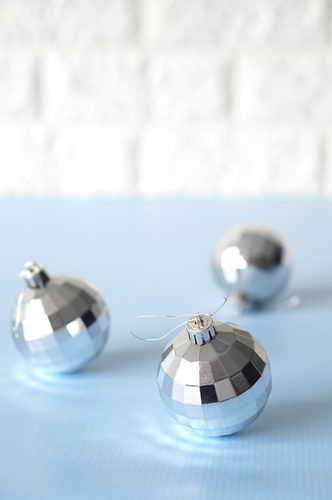 BOLAS DE NAVIDAD PLATEADAS