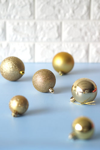 BOLAS NAVIDEÑAS DORADAS