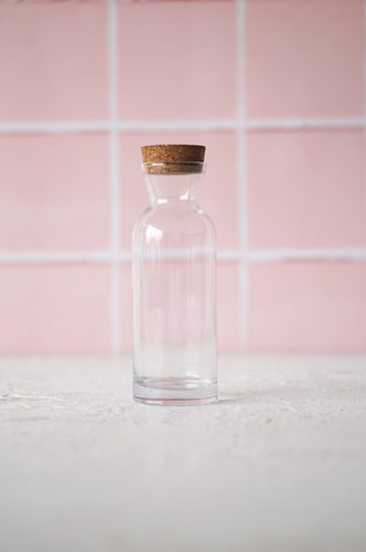 BOTELLA VIDRIO MEDIANA CON TAPA DE CORCHO