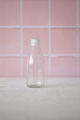 BOTELLA VIDRIO CON TAPA BLANCA