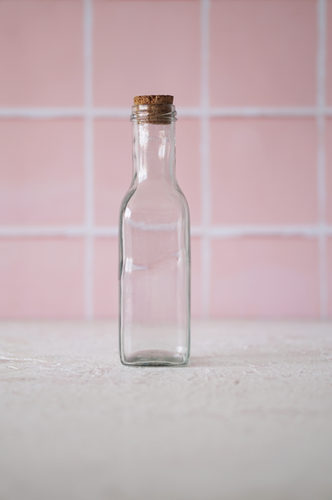 BOTELLA VIDRIO MEDIANA CON CORCHO