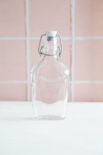 BOTELLA MEDIANA CON TAPA HERMETICA