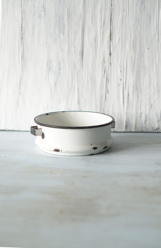 OLLA PELTRE MEDIANA DISEÑO BLANCA