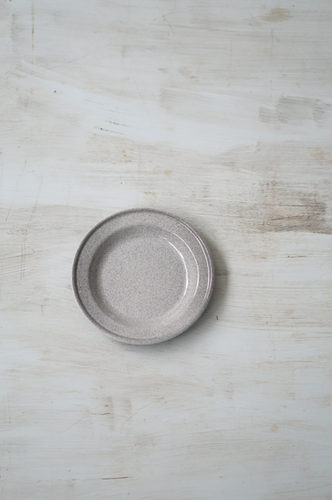 PLATO PELTRE MEDIANO DISEÑO GRIS