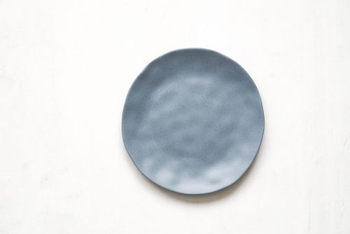 PLATO LOZA MEDIANO AZUL IRREGULAR