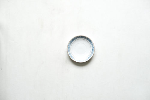 PLATO PEQUEÑO CON BORDE AZUL