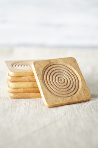PORTA VASOS MADERA CLARA TALLADA