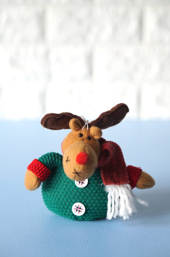 RENO PELUCHE CON SUETER