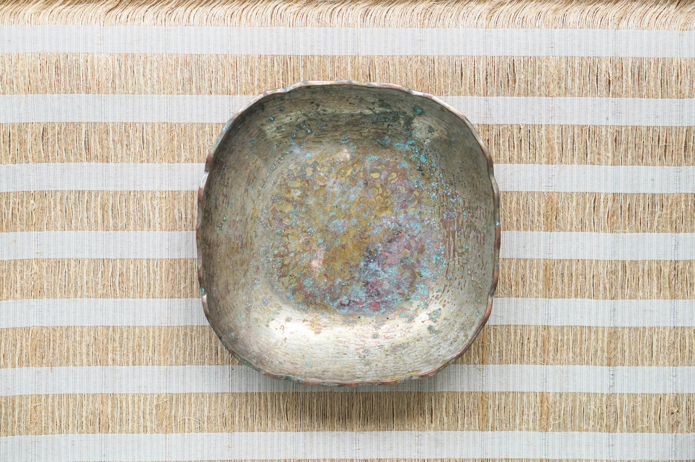 BANDEJA METALICA MEDIANA CUADRADA DISEÑO