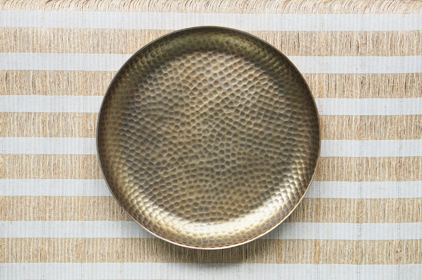 BANDEJA METALICA GRANDE DORADA TEXTURA