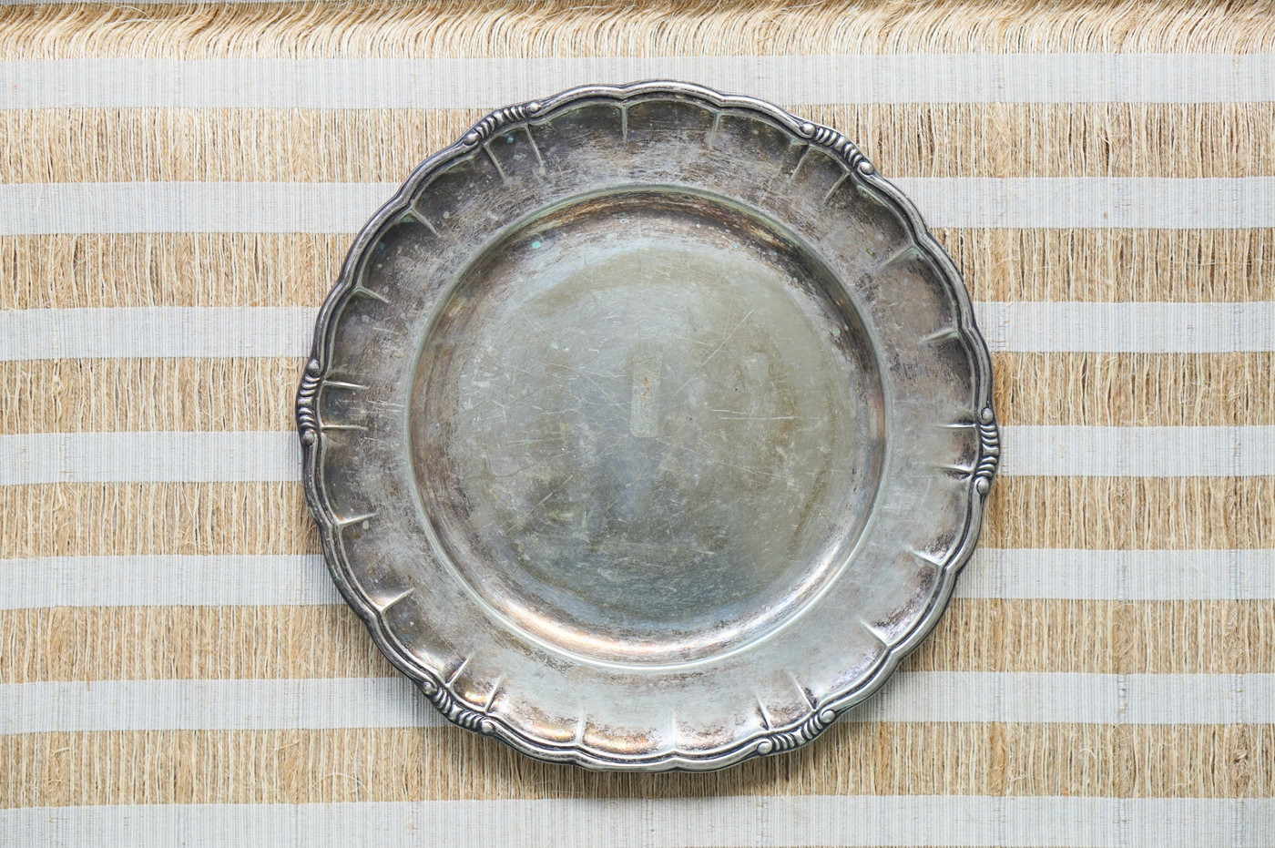 BANDEJA METALICA GRANDE REDONDA DISEÑO
