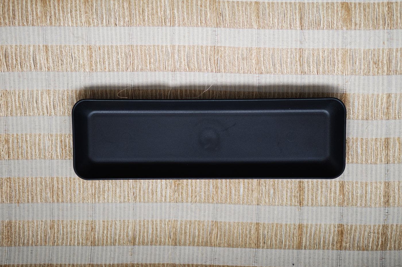 BANDEJA PLASTICA MEDIANA NEGRA RECTANGULAR