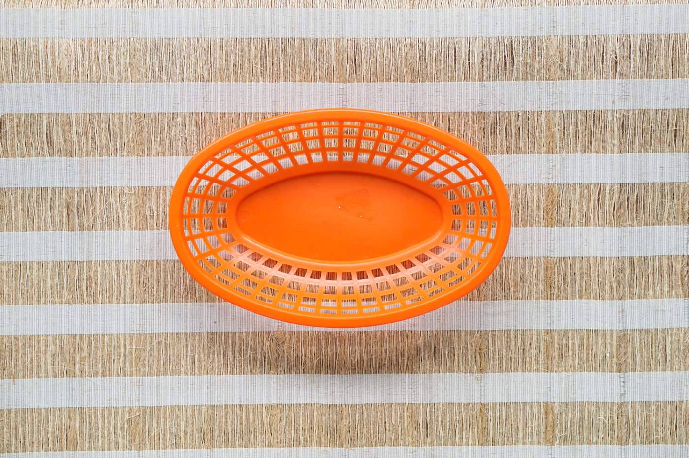 BANDEJA PLASTICA MEDIANA NARANJA OVALADA