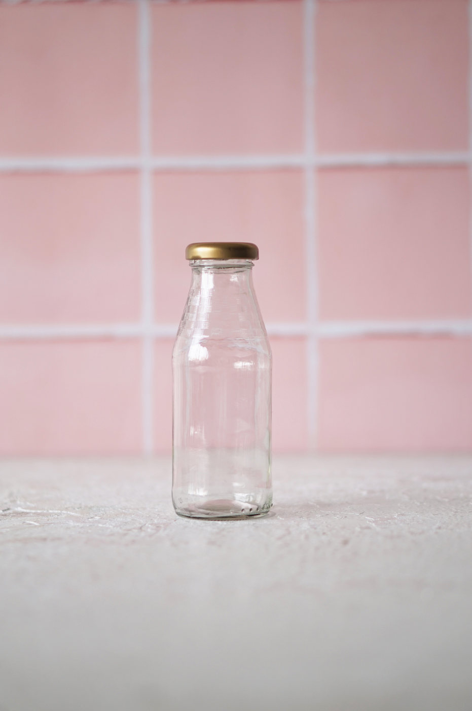 BOTELLA VIDRIO MEDIANA CON TAPA