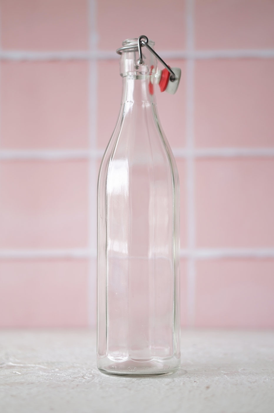 BOTELLA VIDRIO ALTA CON TAPA HERMETICA
