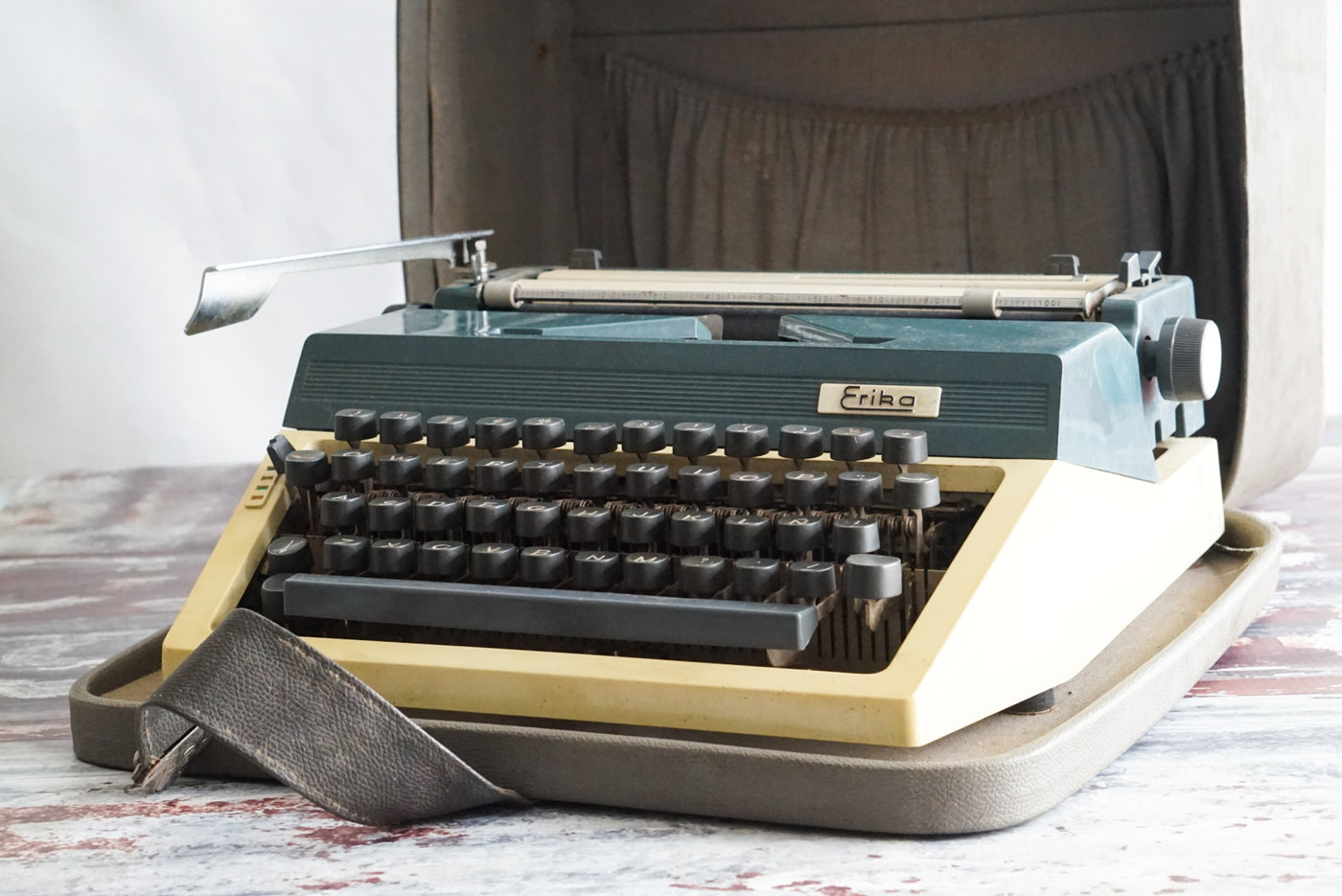 MAQUINA DE ESCRIBIR ANTIGUA