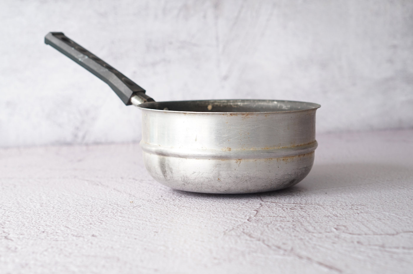 OLLA ALUMINIO ANTIGUA MANGO CORTO