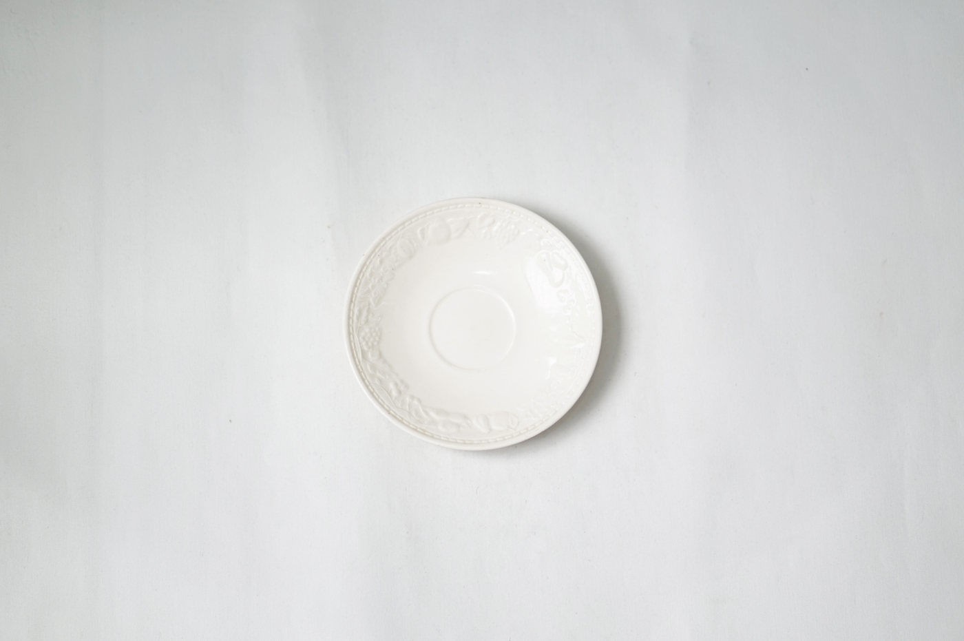 PLATO LOZA PEQUEÑO BLANCO DISEÑO TEXTURA