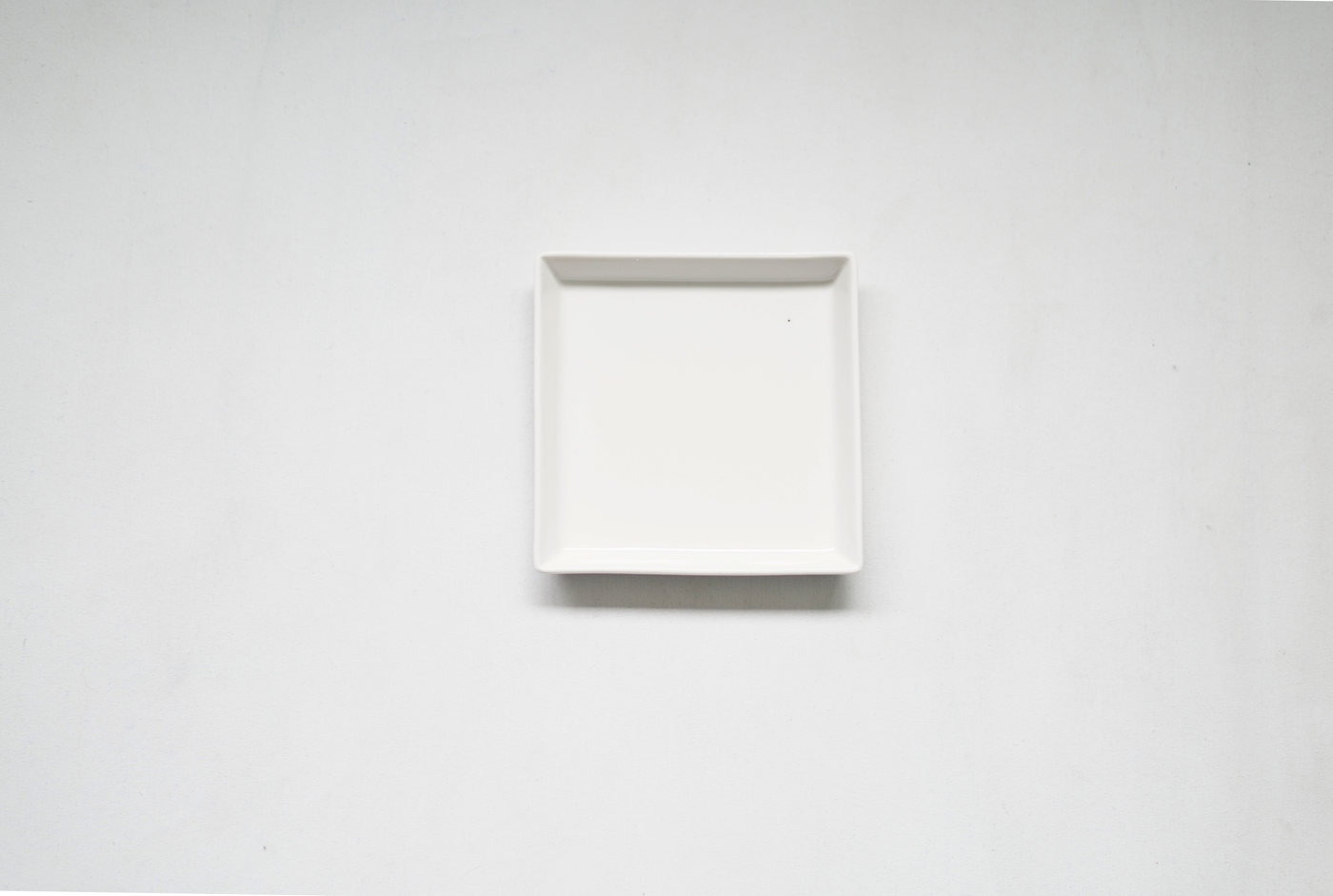 PLATO LOZA PEQUEÑO BLANCO CUADRADO