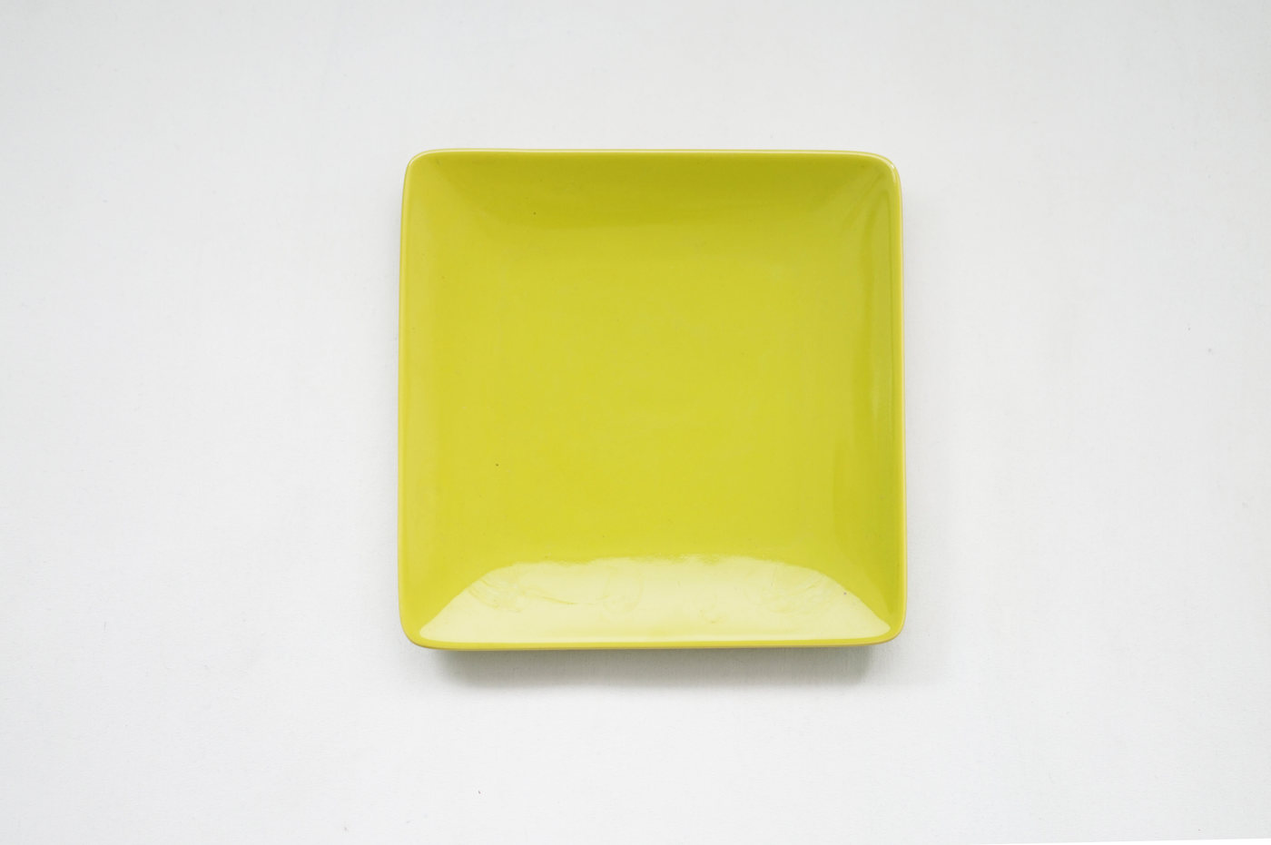 PLATO LOZA MEDIANO VERDE CUADRADO