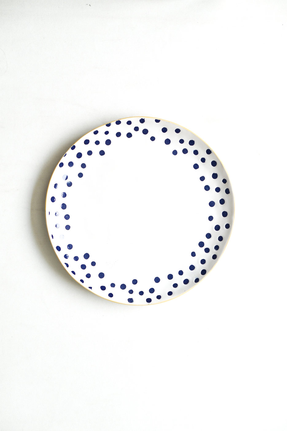 PLATO LOZA GRANDE CON PUNTOS AZULES