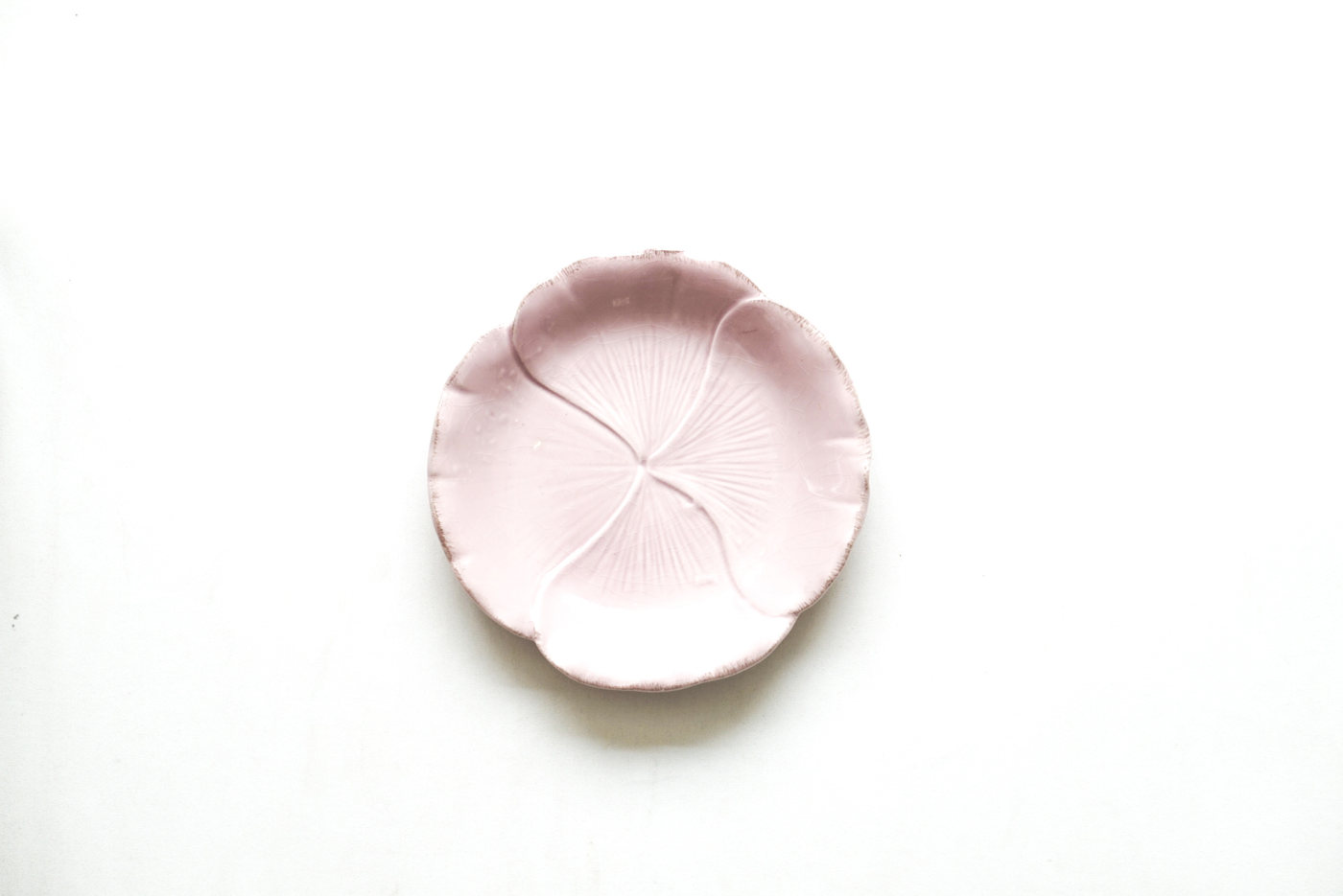 PLATO MEDIANO CON DISEÑO DE FLOR