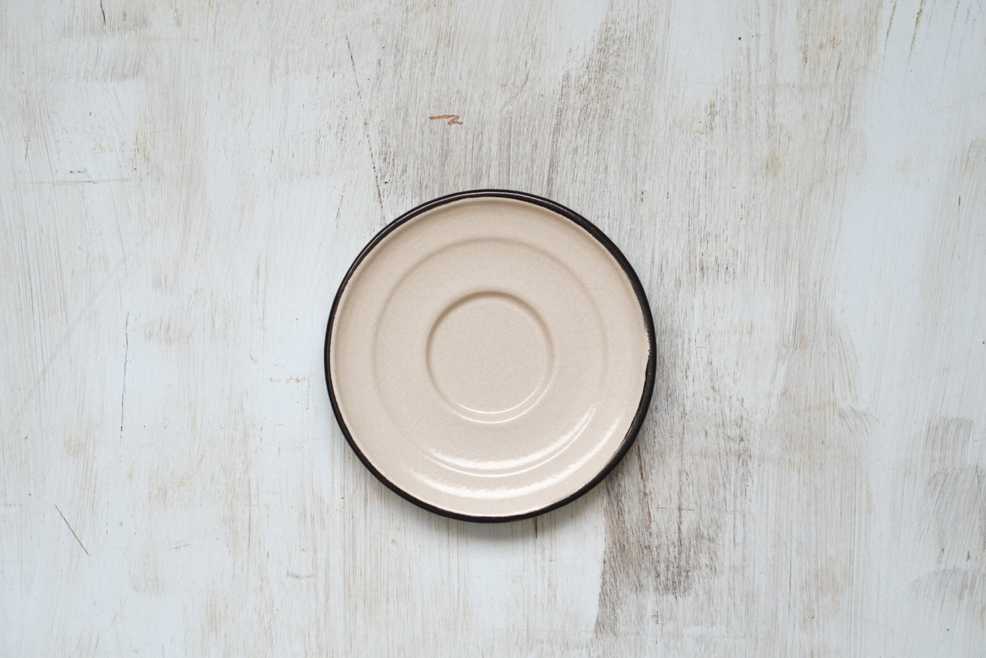 PLATO PELTRE MEDIANO DISEÑO BEIGE
