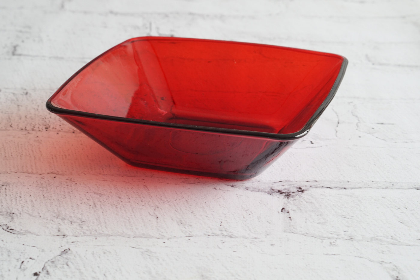 PLATO HONDO VIDRIO MEDIANO ROJO