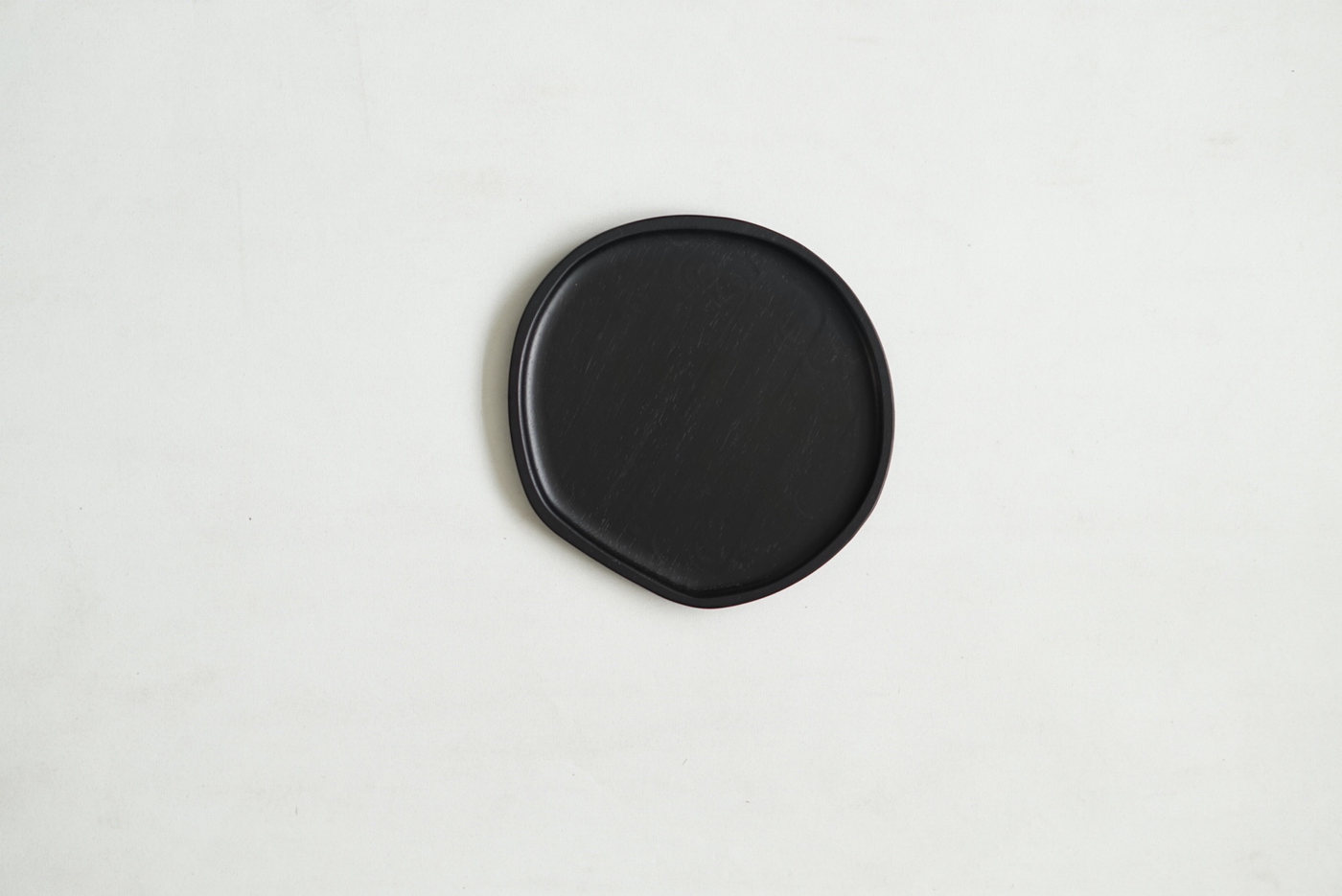 PLATO MADERA MEDIANO NEGRO