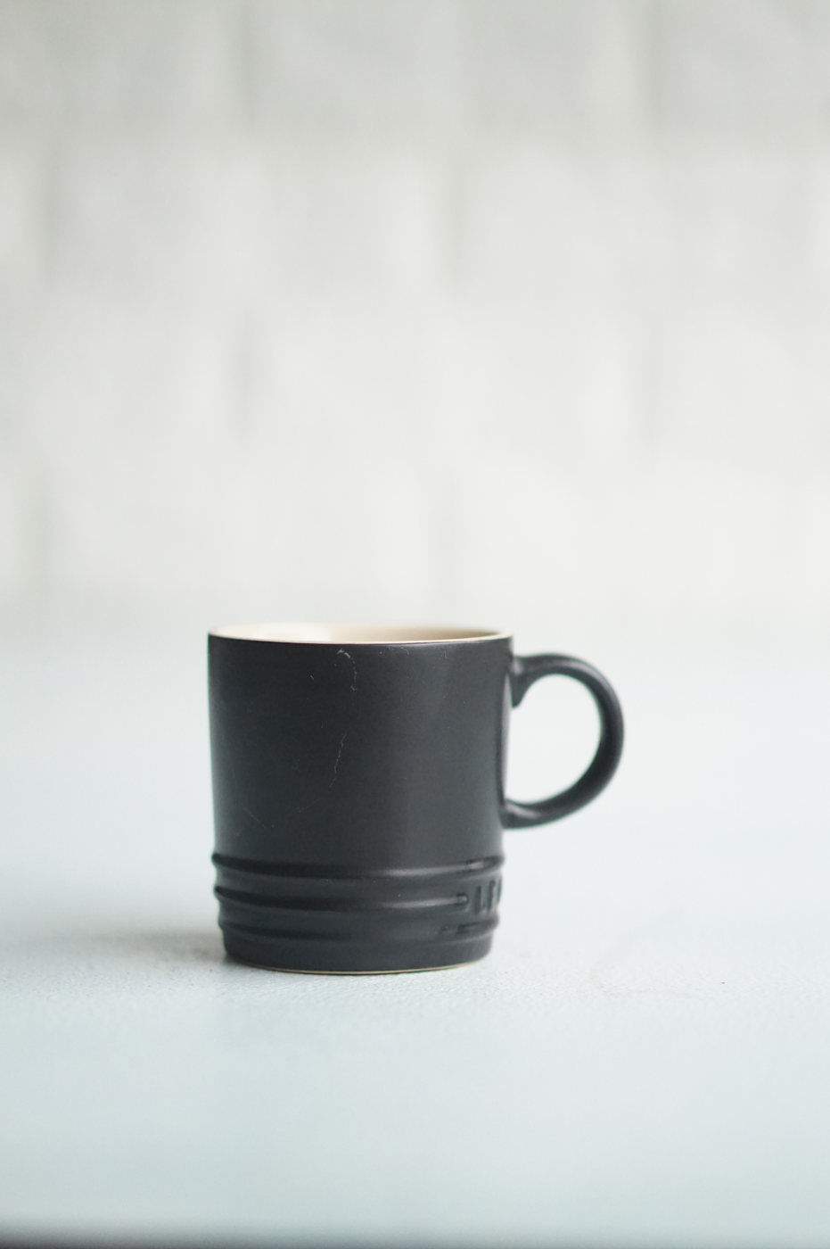 TAZA LOZA PEQUEÑA TEXTURA NEGRA