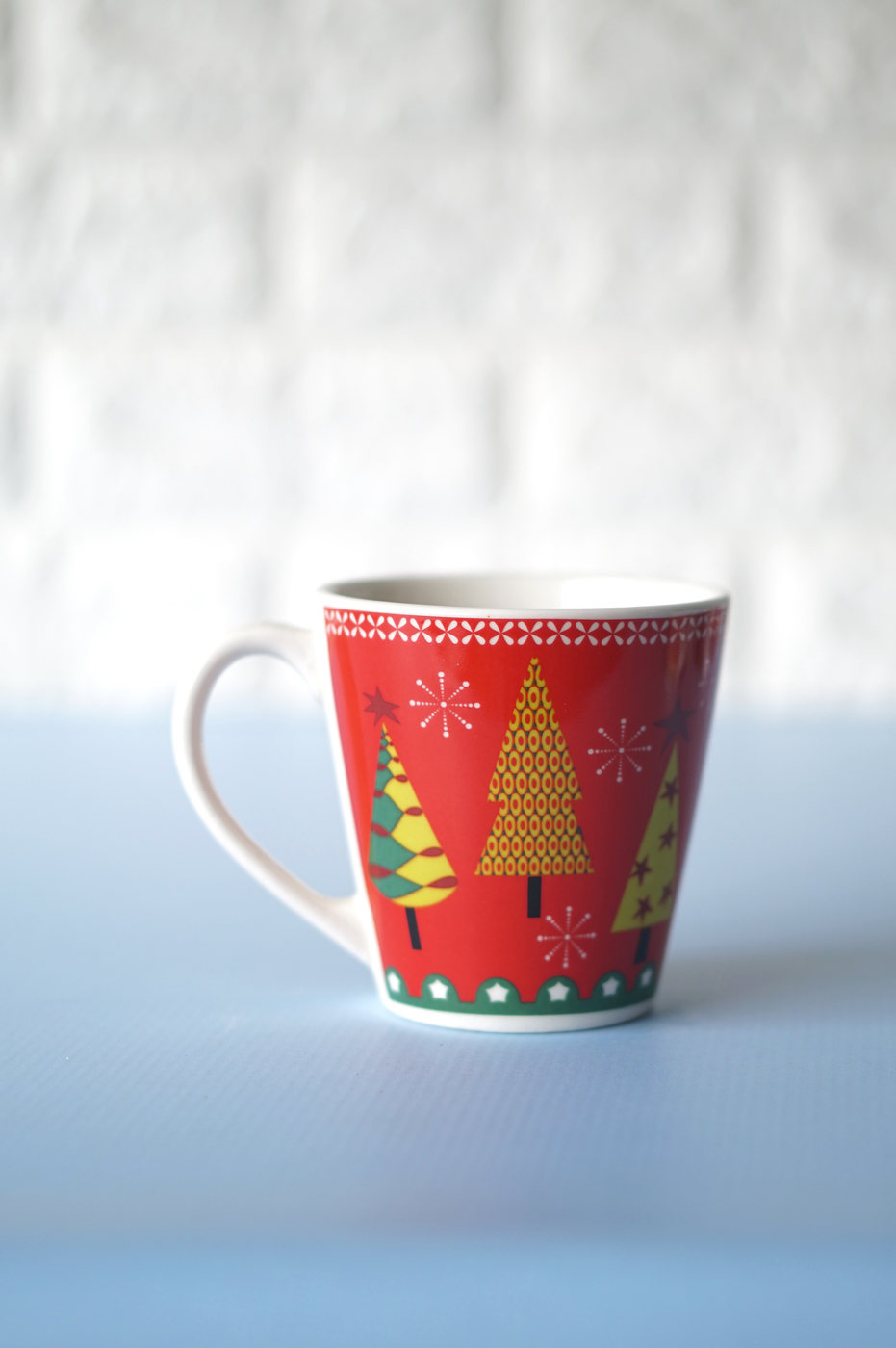 TAZA NAVIDAD ROJA ARBOLES